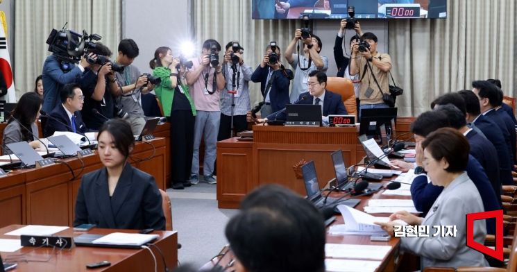 [포토] 국회 운영위 주재하는 박찬대