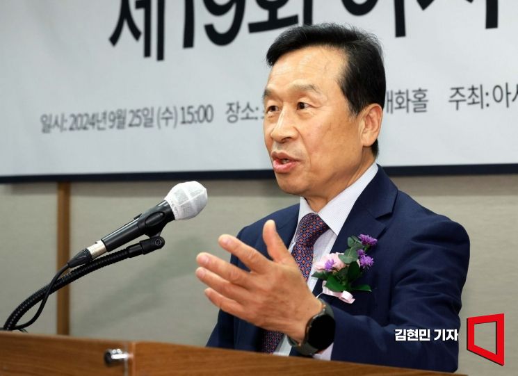 [포토] 심사평하는 이충재 한국건설산업연구원장