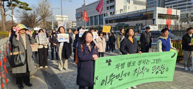 韓, 인종차별 세계 5위 오명…반이민정서 어쩌나[외노자 절벽]