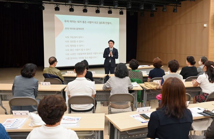 "오늘은 통장입니다"…김동근 시장, 일일 명예회원 활동