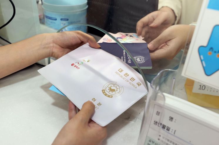 동작구, 캐릭터 디자인 적용 ‘여권 케이스’ 27일부터 무료 교부