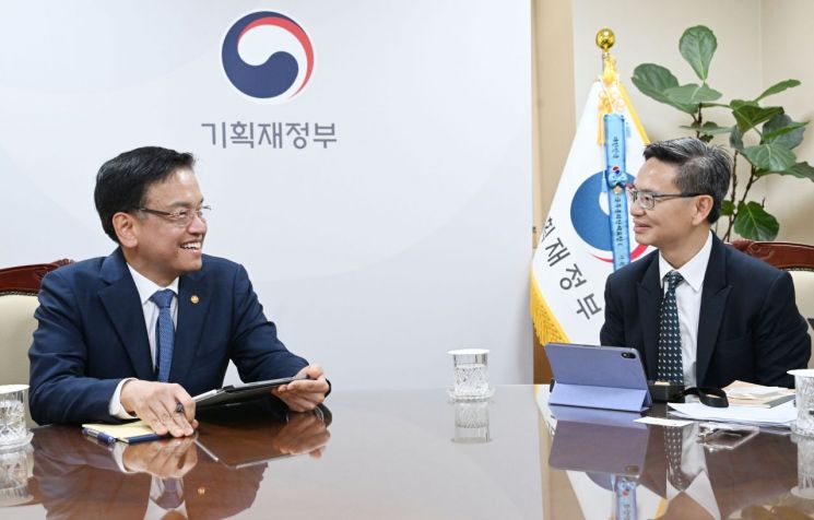 최상목 부총리, S&P 면담 "내수 점차 회복될 것" 