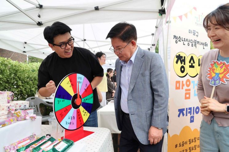 박강수 마포구청장, 청명한 가을 2000여 주민과 함께 동 축제 현장 속으로!