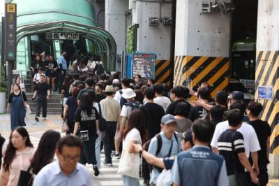 '4년간 150억' 이름 팔아 돈 쓸어 담았다…가장 비싼 서울 지하철역은