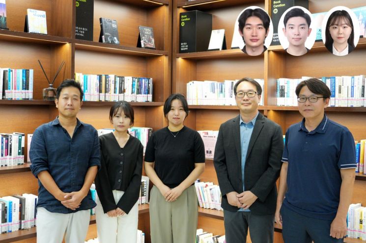 왼쪽부터 이지석 교수, 백다혜, 류채영 연구원, 김동혁, 고현협 교수, (윗줄) 손창일, 김진영, 박서정 연구원.