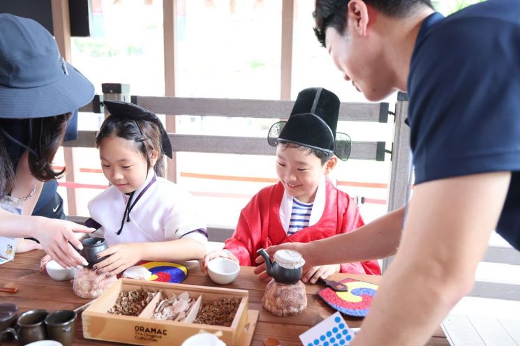 산청군, “아이들도 함께 즐기는 산청한방약초축제”