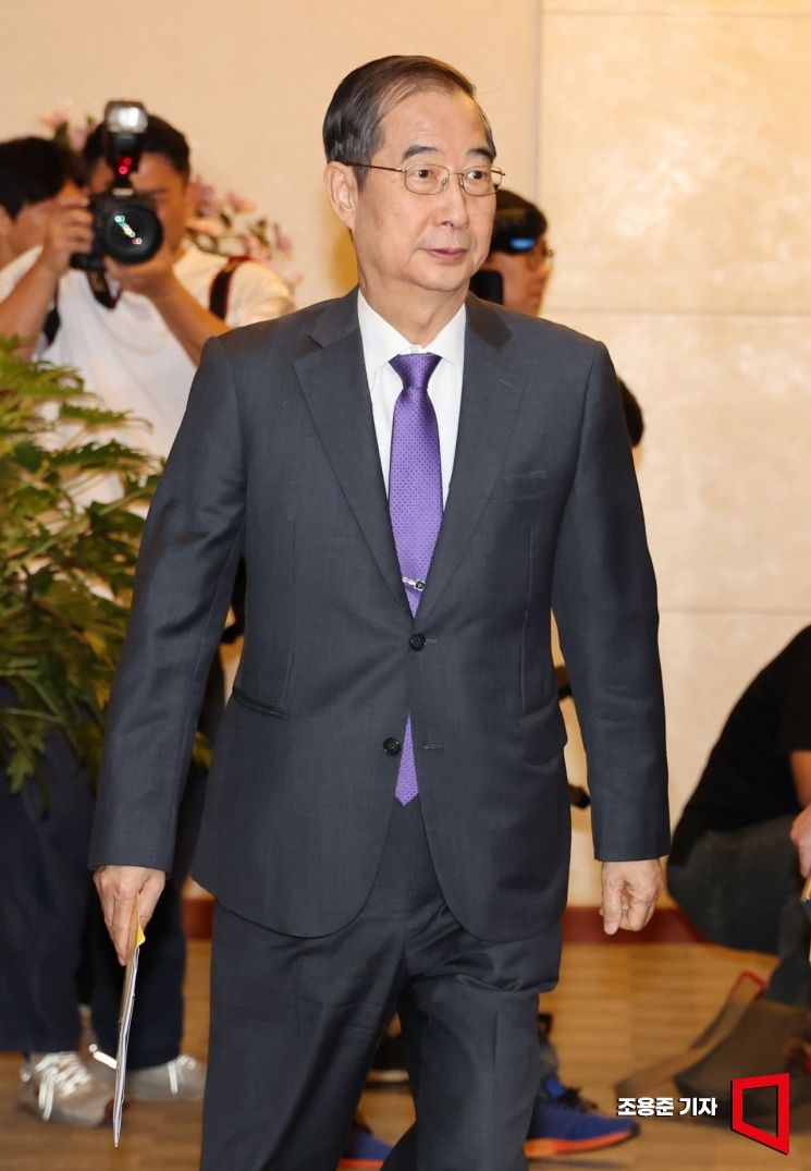 [포토] 국무회의 참석하는 한덕수 총리