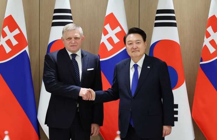 尹 "슬로바키아와 전략적 동반자"…피초 "韓기업에 좋은 조건 제공"