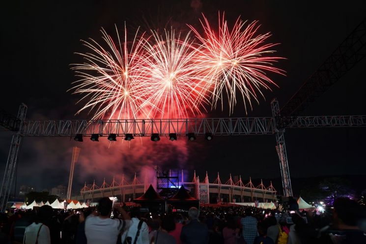 김태흠 지사 "여전히 지역 축제서 폭죽 사용...자제해달라"