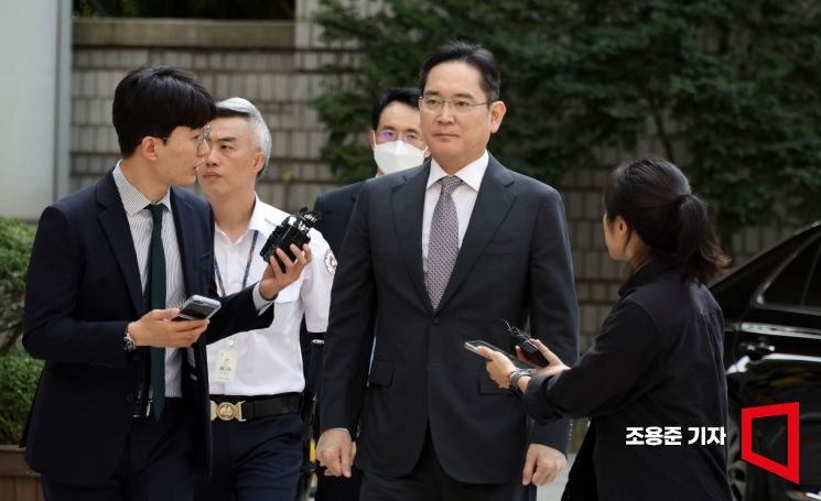 [포토] 이재용 회장, 항소심 첫 공판 출석