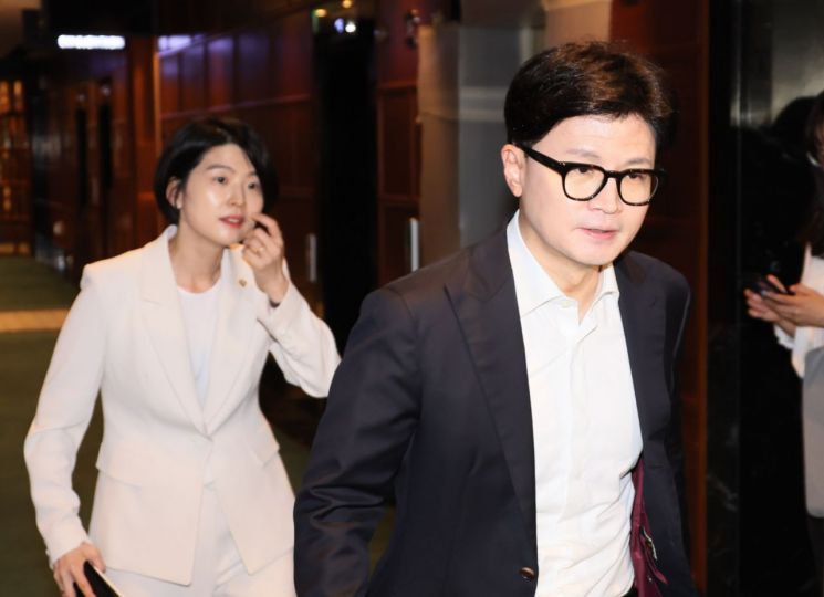 與 "전공의에 안타까움 표한 정부…의료계 요청에 화답한 것"