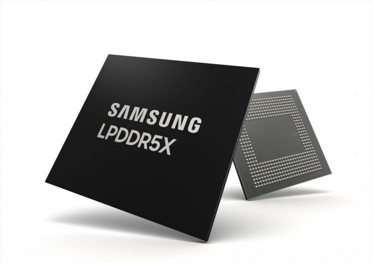 삼성전자 LPDDR5X 제품 이미지. 삼성전자 연합뉴스