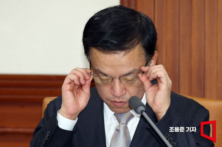 [포토] 생각에 잠긴 최상목 경제부총리