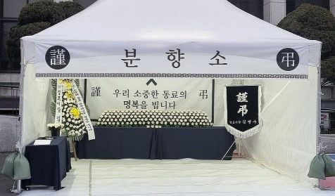 사진·이름 빼고 성만…'악성민원 골치' 일본 새 명찰 도입