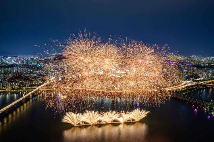 100억 짜리 공짜 불꽃축제 코앞…다 같은 불꽃이 아니다?[궁금증연구소]