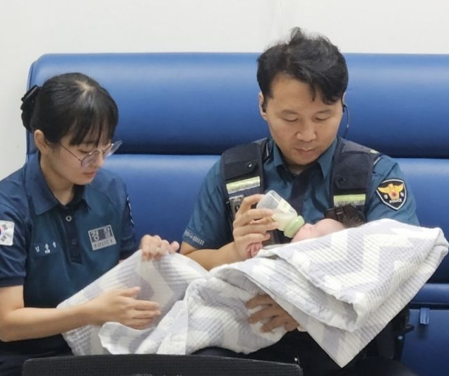 새벽 산후조리원서 '분유동냥'…생후 40일 아기에 먹인 경찰관들 