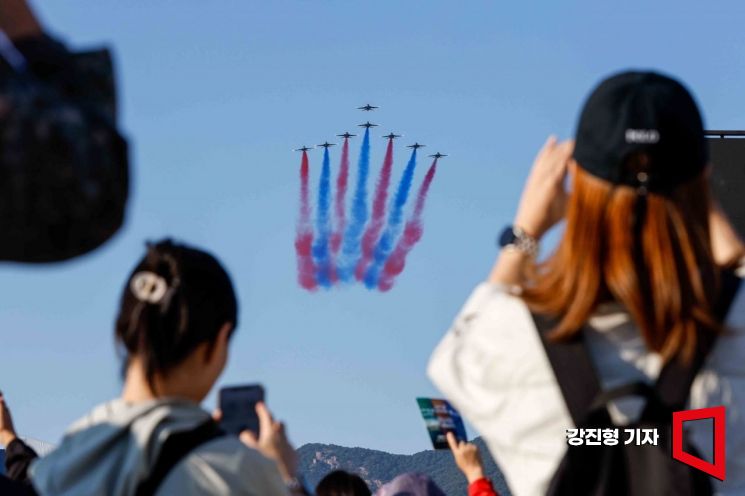 [포토] 관람객 시선 사로잡는 블랙이글스