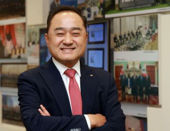 [인터뷰]정철 한경연 원장 "밸류업 규제하면 투자지체…올해 성장률 낮아질수도"
