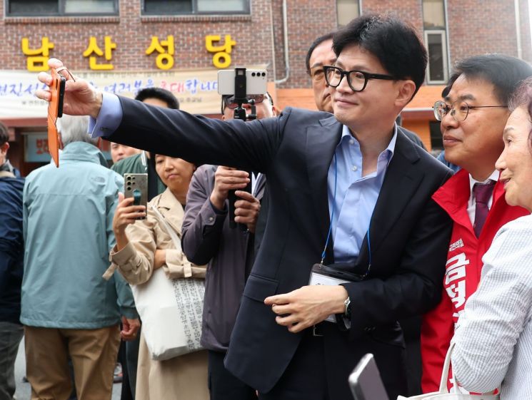김경지 "정권 심판 이뤄낼 것" VS 윤일현 "단일화 시너지 없다"