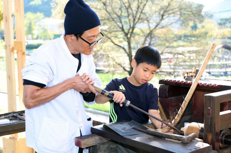 인구 20만 안성에 56만명 인파가 몰렸다…콘텐츠 돋보인 '바우덕이 축제'