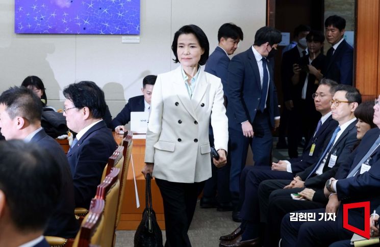 [포토] 방송통신위원회 국정감사 출석하는 이진숙