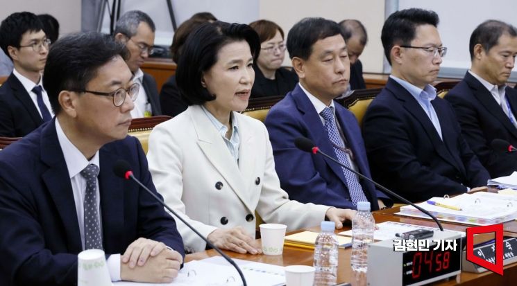 [포토] 국정감사 답변하는 이진숙 위원장
