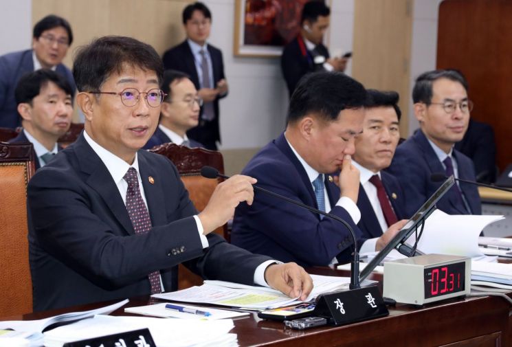 국토부 "양평고속道 종점 대통령 처가 땅과 안 겹쳐…보상 대상 아니다"[2024 국감]