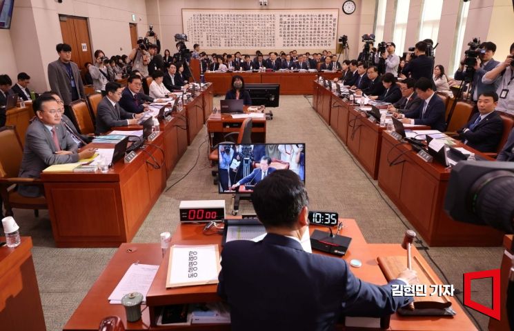 정청래 국회 법사위원장이 8일 국회에서 열린 법제사법위원회의 법무부 등에 대한 국정감사를 주재하고 있다. 사진=김현민 기자 kimhyun81@