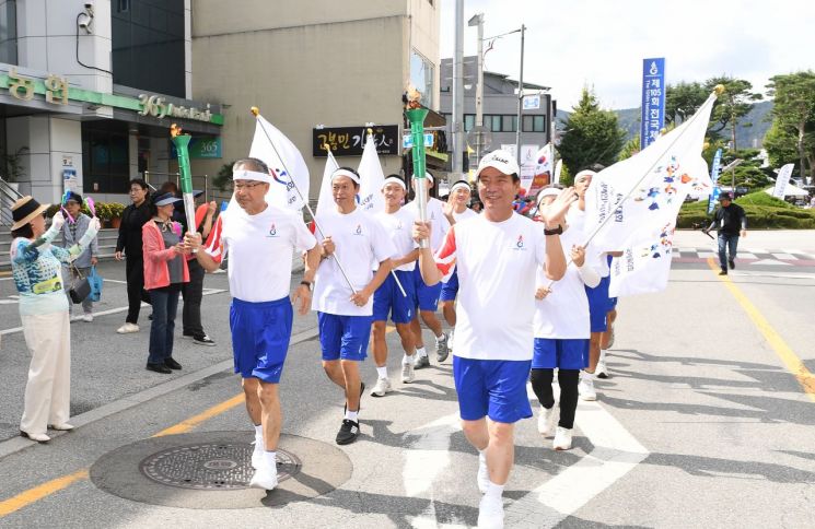 성화 봉송 환영 행사.