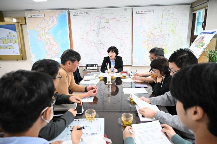 동두천시는 지난 10일 시청에서 한국토지주택공사 양주사업본부, 한국산업단지공단 파주양주사무소 관계자와 국가산업단지 투자협의회 실무 회의를 진행하고 있다.<사진=동두천시>