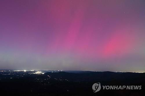 10일(현지시간) 밤 미 버지니아주 셰넌도어국립공원에서 관측된 오로라[사진출처=AFP 연합뉴스]