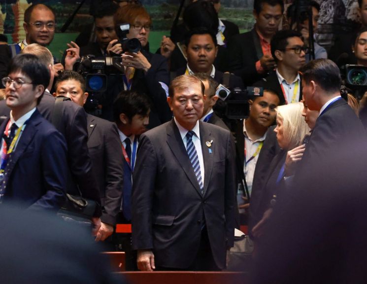 이시바 시게루 일본 총리가 11일(현지시간) 라오스 비엔티안 국립컨벤션센터(NCC)에서 열린 동아시아 정상회의(EAS)에 참석하고 있다. [이미지출처=연합뉴스]