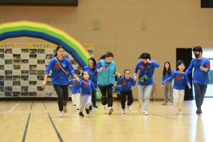 16일 당진종합운동장 실내체육관에서 열린 ‘제4회 행복 Day 운동회’ 모습. / 현대제철