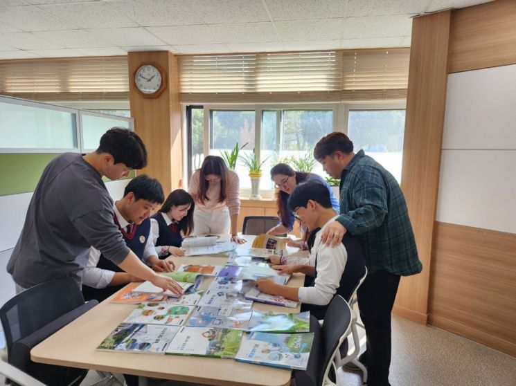 경기도교육청이 2022 개정 교육과정에 따른 경기도교육감 인정도서 심의 및 개발 결과 최종 146권을 승인하고 전국 학교 현장에 보급하기로 했다. ＜사진=경기도교육청＞