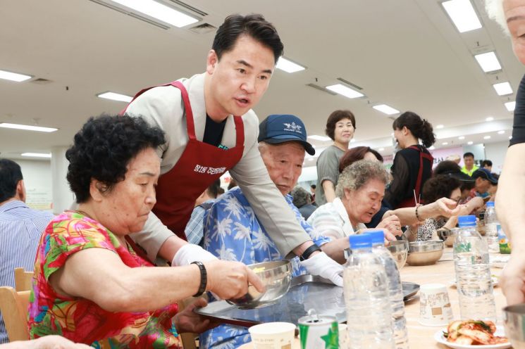 도봉구, 어르신 건강한 식사·일자리 확대 