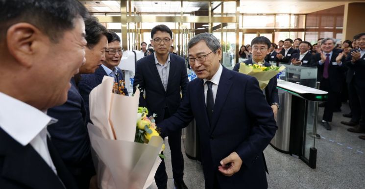 취임 첫날, 정근식 서울교육감 "서울 교육, '교육선진국' 모범 사례로"(종합)