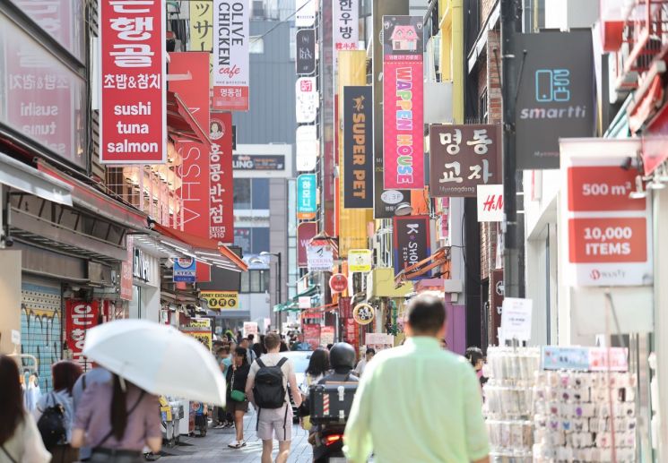 "명동 다시 부활하나" 관광객덕에 공실률 한자릿수 '뚝'...가로수길은?