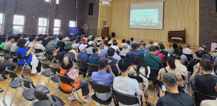 광주 동구장애인복지관이 지난해 ‘장애인 일자리 사업’ 참여자들을 대상으로 보수교육을 실시하고 있는 모습. [사진 제공=동구장애인복지관]