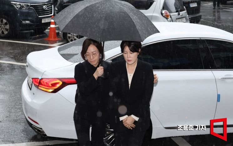 음주운전 사고를 일으킨 문재인 전 대통령의 딸 문다혜 씨가 사고 13일 만인 18일 서울 용산경찰서로 출석하고 있다. 사진=조용준 기자