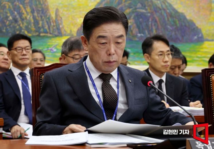 김형석 독립기념관장이 22일 국회에서 열린 정무위원회의 국가보훈부, 독립기념관 등의 대한 국정감사에 출석하고 있다. 사진=김현민 기자