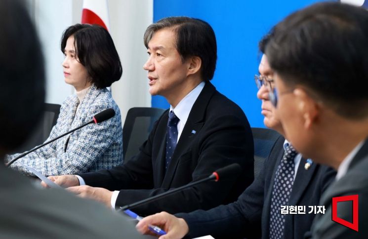 [포토] 조국혁신당 탄추위 "국민은 이미 심리적 尹 탄핵 단계 넘어서"