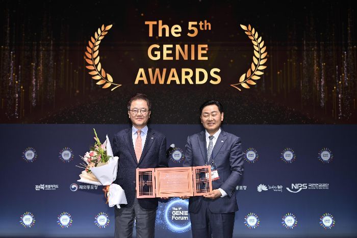 강석훈 산은 회장, '제5회 지니어워즈' 수상…금융·경제·균형발전에 기여