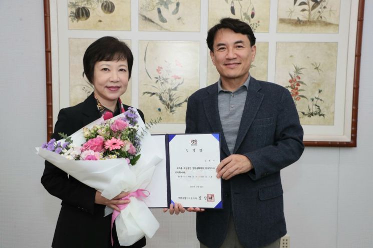 연임 김별아 강원문화재단 이사장 임명장 수여