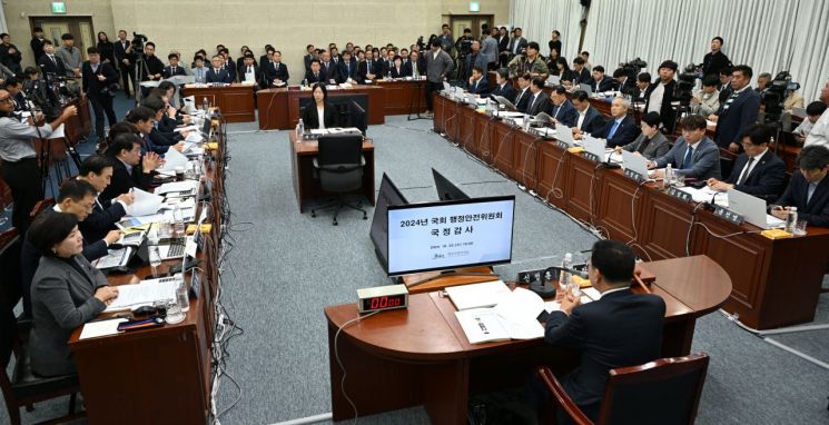 58일 병가 내고 한달간 프랑스 여행…제주 경찰 국감서 뭇매