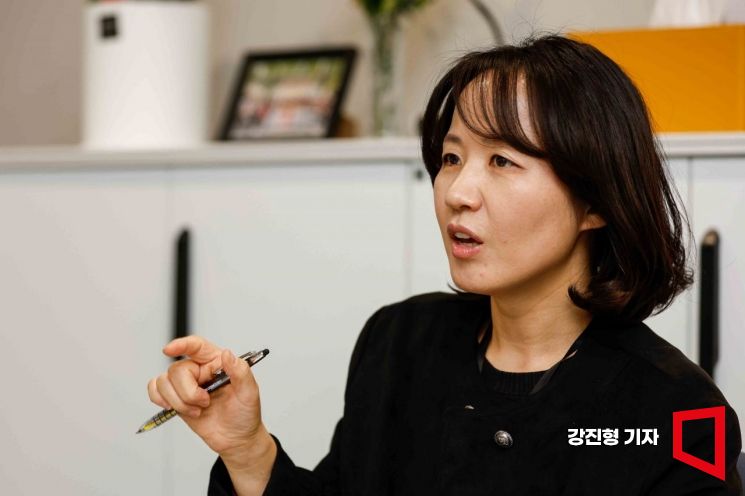 한보미 시립은평실버케어센터 원장이 24일 서울 은평구 시립은평실버케어센터에서 인터뷰 하고 있다. 사진=강진형 기자