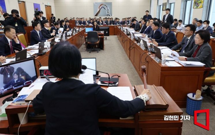 과방위, 우오현 SM그룹 회장 고발…"UBC 울산방송 의혹 물어야"