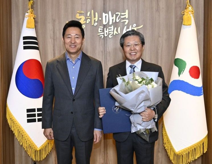 오세훈 서울시장과 서울시립교향악단 승명호 신임 이사장   [사진 제공= 연합뉴스]
