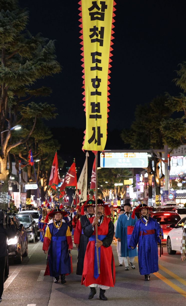 3일 동안 밤에 본 ‘삼척 죽서루’는 더 빛났다