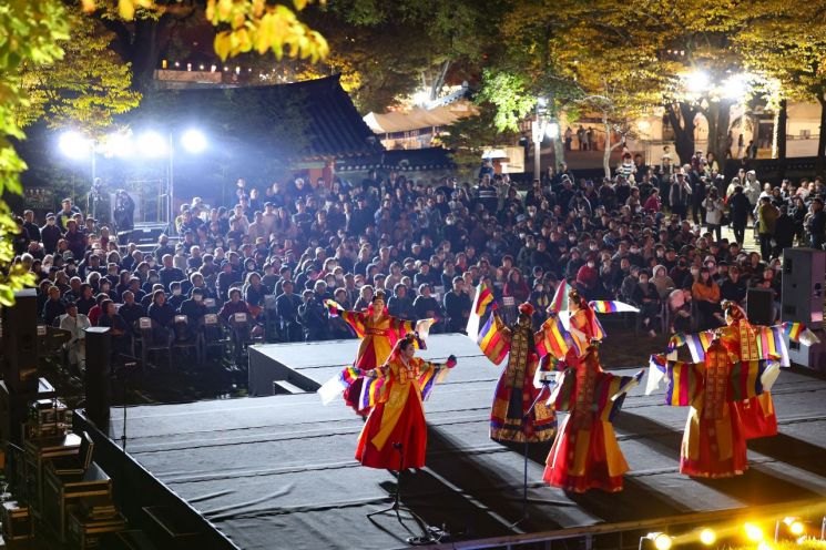 3일 동안 밤에 본 ‘삼척 죽서루’는 더 빛났다