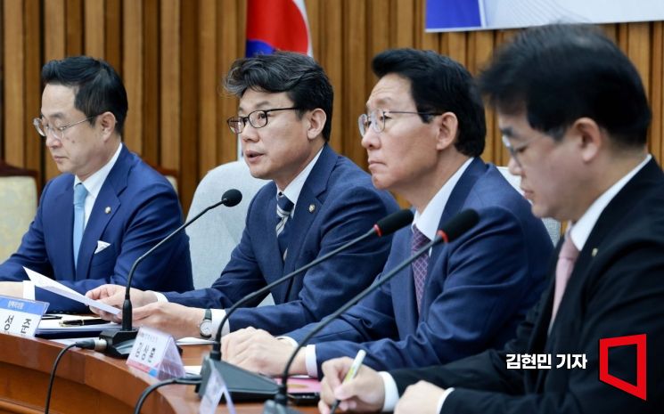 진성준 더불어민주당 정책위의장. 김현민 기자